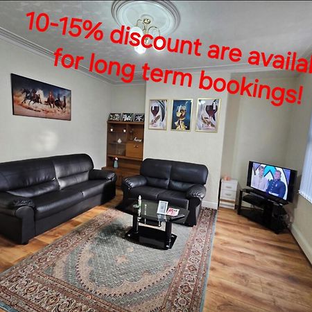 Spacious Two Bedroom House, Parking And Wifi ลีดส์ ภายนอก รูปภาพ