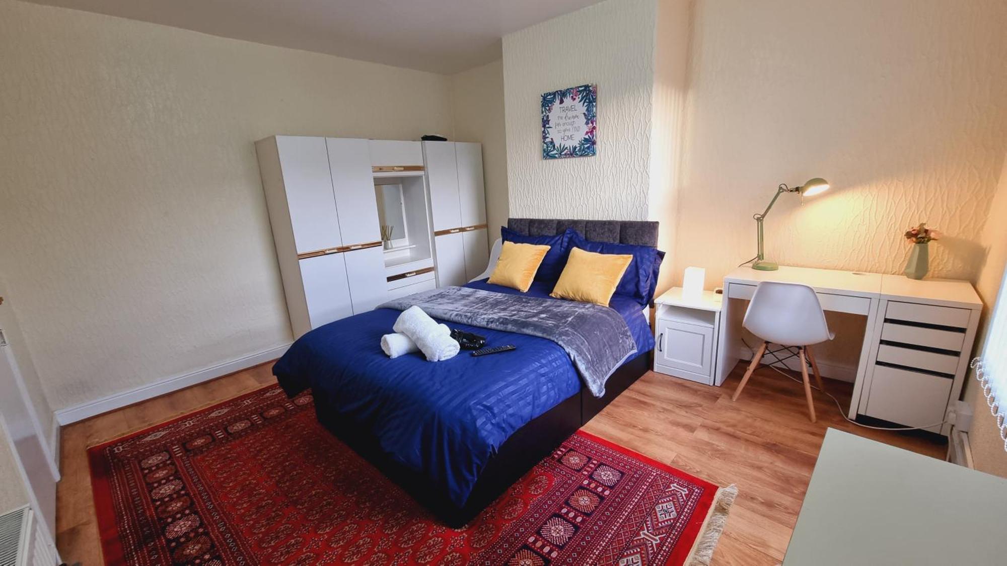 Spacious Two Bedroom House, Parking And Wifi ลีดส์ ภายนอก รูปภาพ
