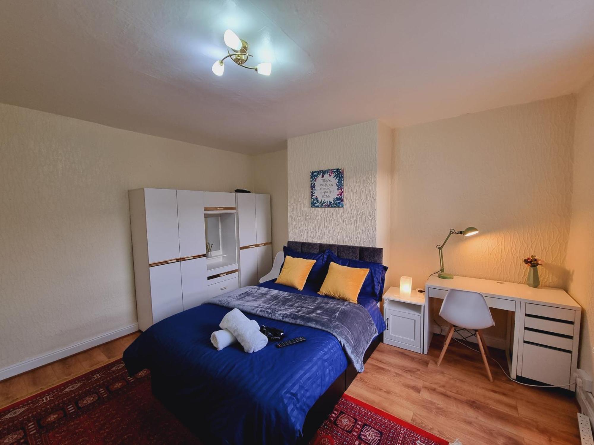 Spacious Two Bedroom House, Parking And Wifi ลีดส์ ภายนอก รูปภาพ