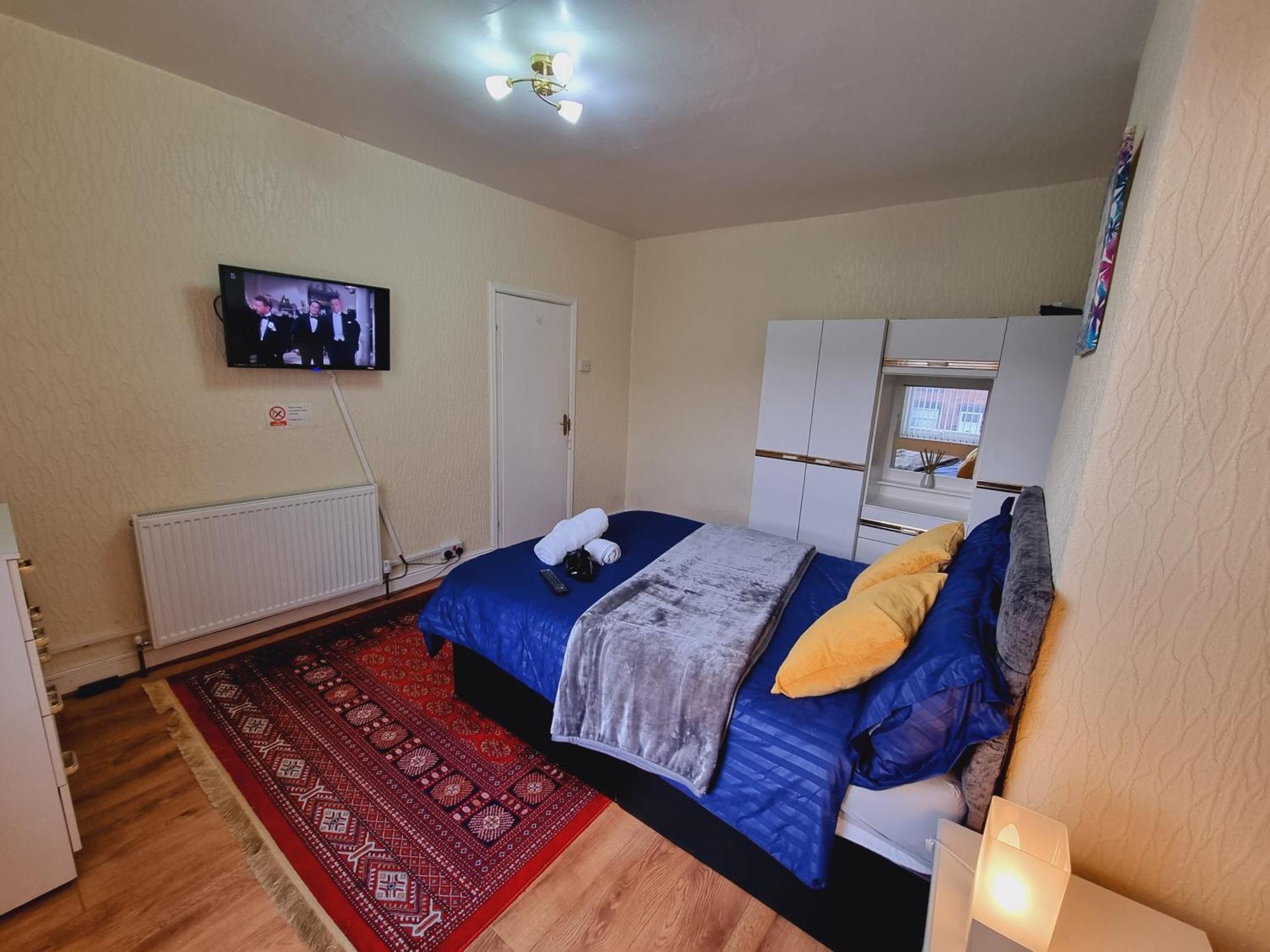 Spacious Two Bedroom House, Parking And Wifi ลีดส์ ภายนอก รูปภาพ