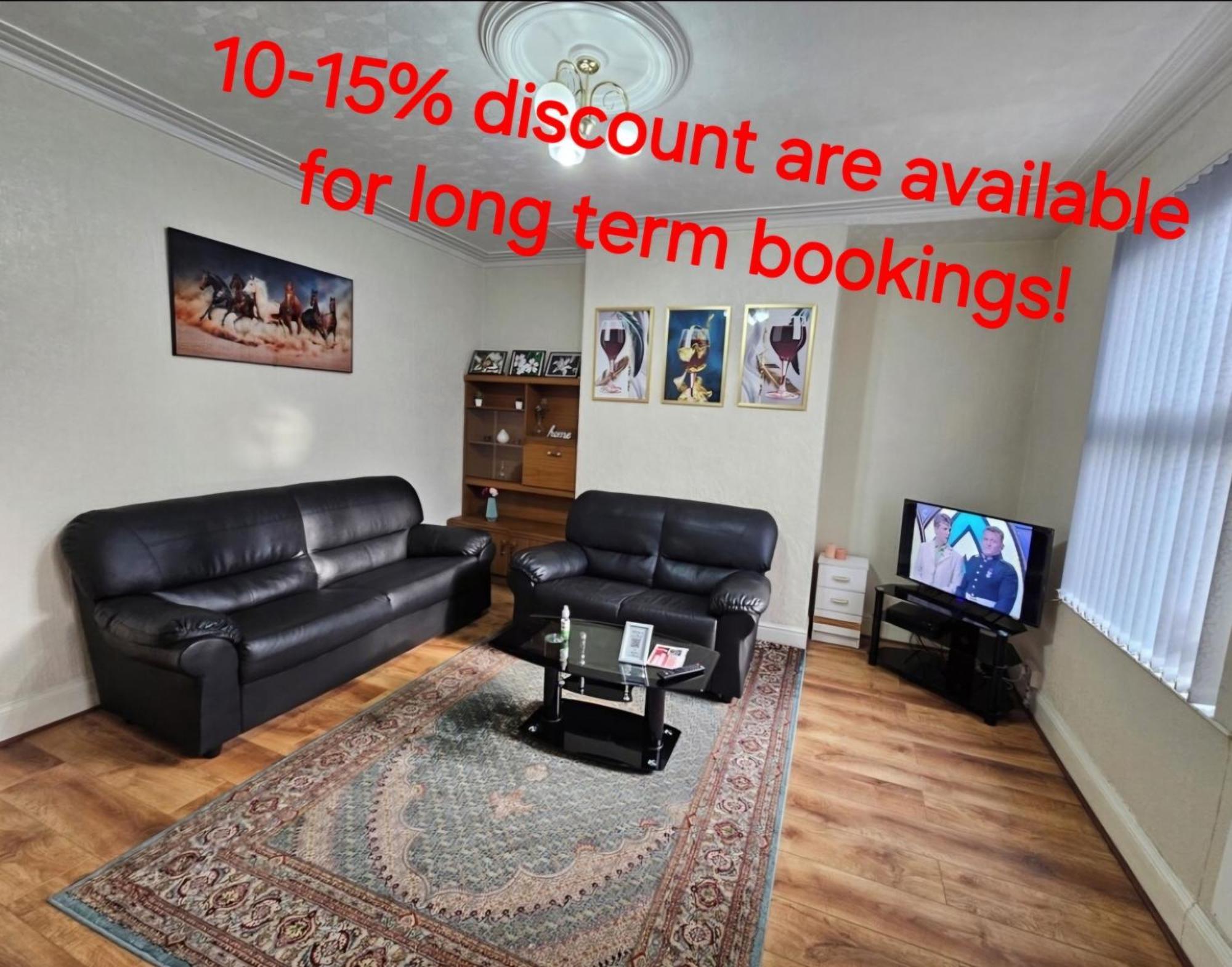 Spacious Two Bedroom House, Parking And Wifi ลีดส์ ภายนอก รูปภาพ